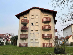 Charmant T1 Bis à Cambo-les-Bains avec balcon, ascenseur et parking - FR-1-495-31